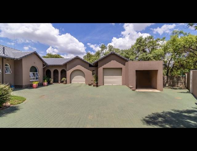 3 BEDROOM HOUSE FOR SALE IN BRACKENHURST